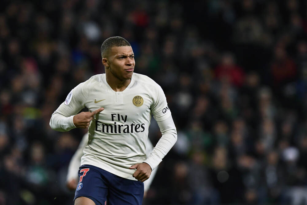 年末再现“疯狂的电池”：原材料价格翻倍涨！新能源车企老板们“堵门”抢单